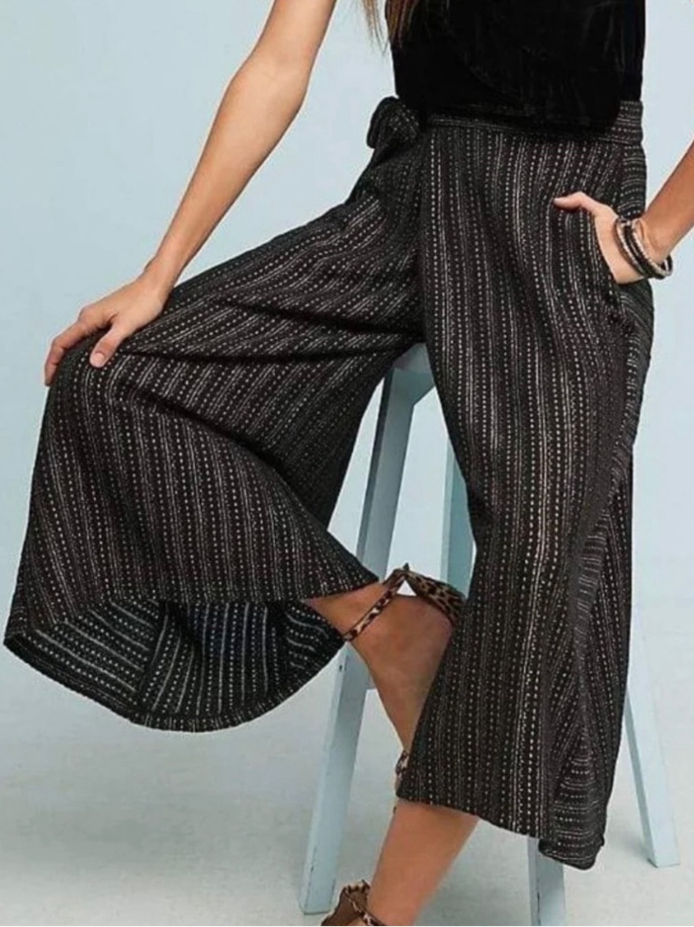 Eva Franco Anthropologie Women’s Sz M Black Wide Leg Pants Gold Stripe High Rise